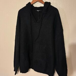 Men’s XXL Fuzzy Black Hoodie